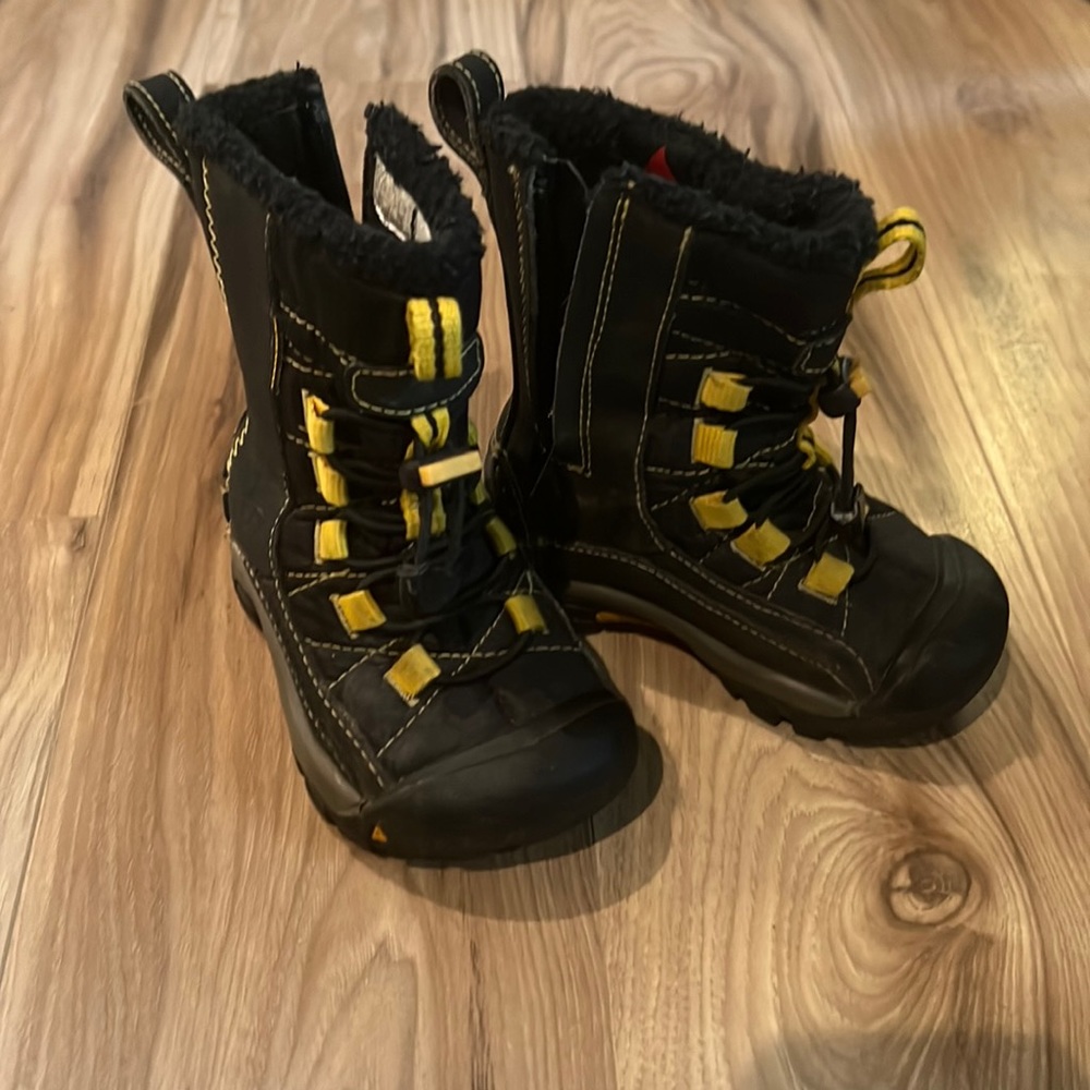Keen toddler snow boots.